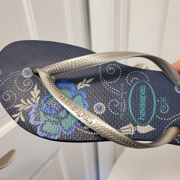 Havaianas Silver With Blue Floral Print Flip Flops Size 39/40=9/10, Casual Comfy - Picture 6 of 8